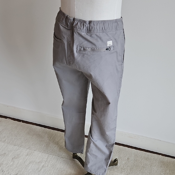 Vuori Women's Low Waisted Straight Leg Cropped Pants - Picture 1 of 4